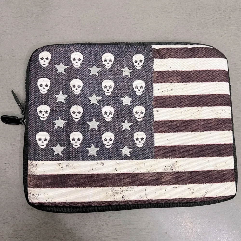 Mojo brand skulls and American flag tablet/tech case
